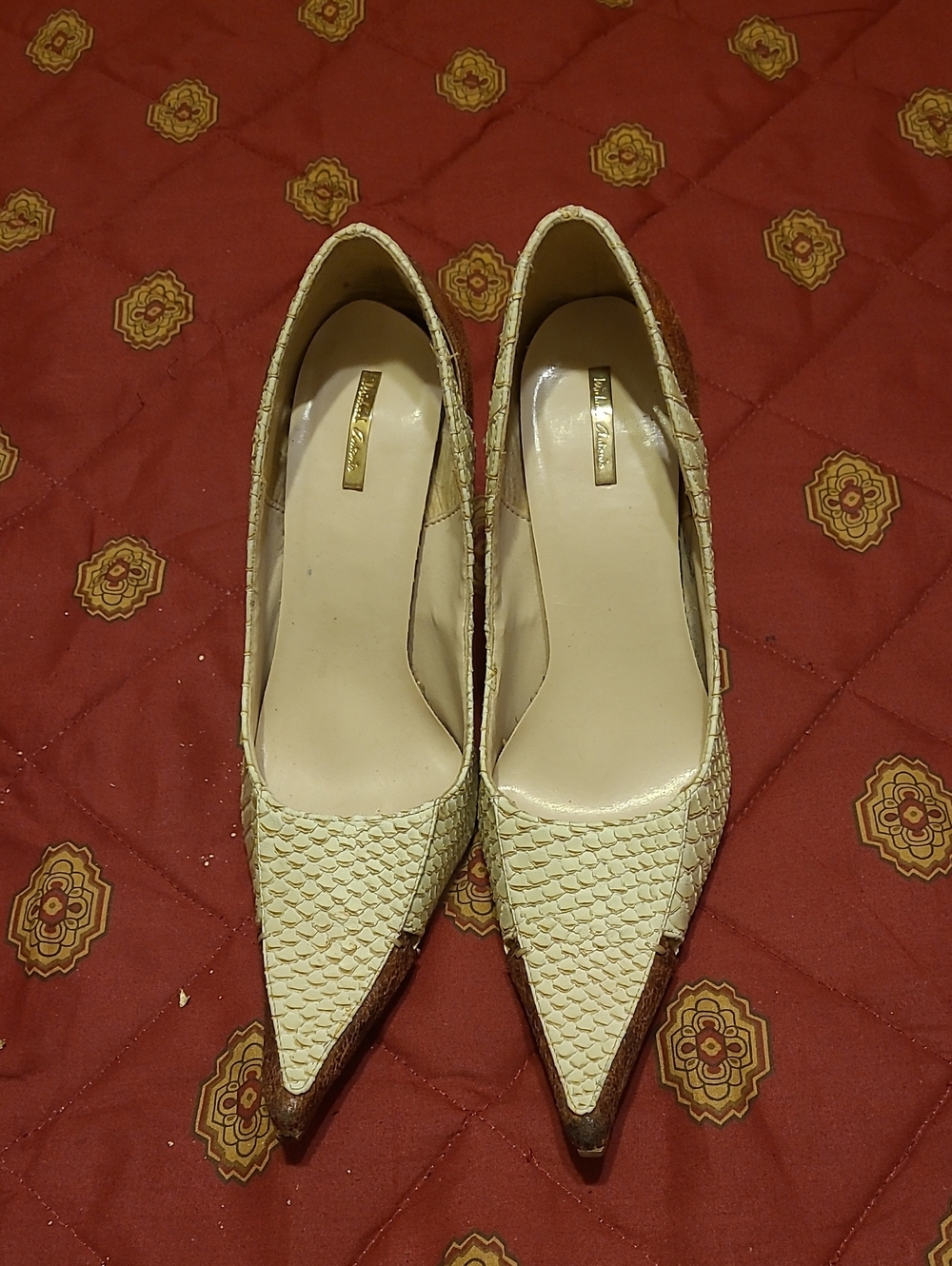 Women’s Cream Pointed-Toe Textured Pumps